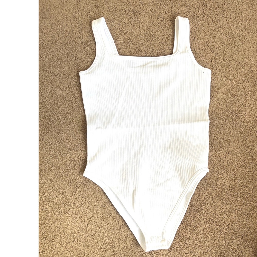 OQQ White Ribbed Seamless Square Neck Bodysuit Small Sleeveless Tank Snap Gusset